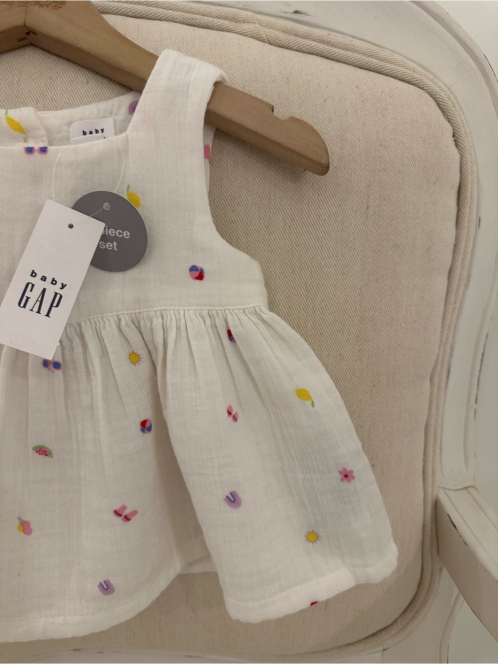 🤍 12~18 Mth GAP White Baby Girl Cotton Ruffle Tank Top & Ruffle Bloomers Set NWT - Picture 7 of 11